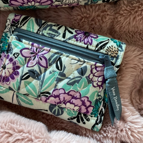 VERA BRADLEY SMALL CROSSBODY PURSE WITH MATCHING WALLET - Picture 3 of 14